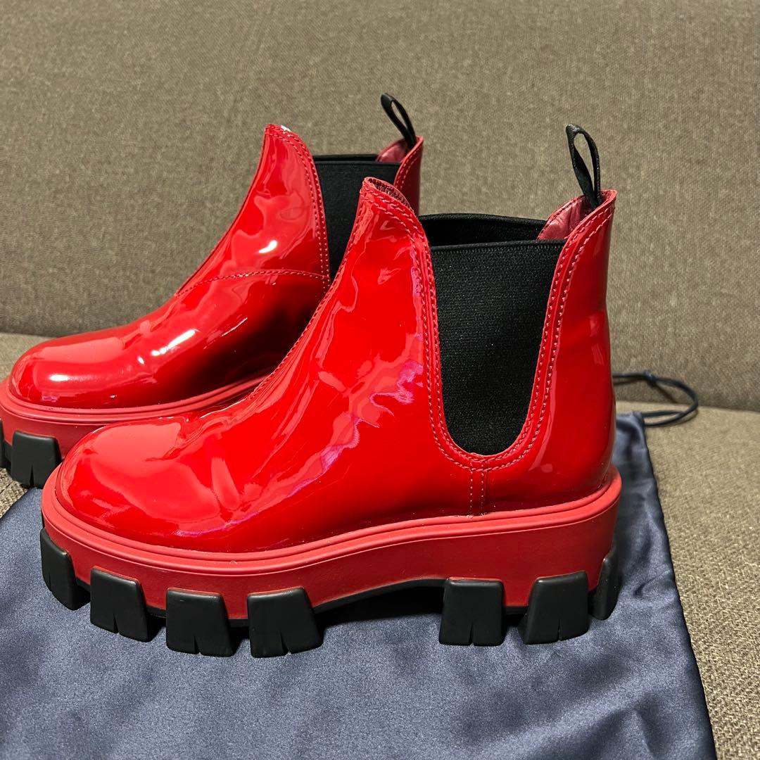 PRADA レッド エナメルショートブーツ 厚底 美品 布袋付き