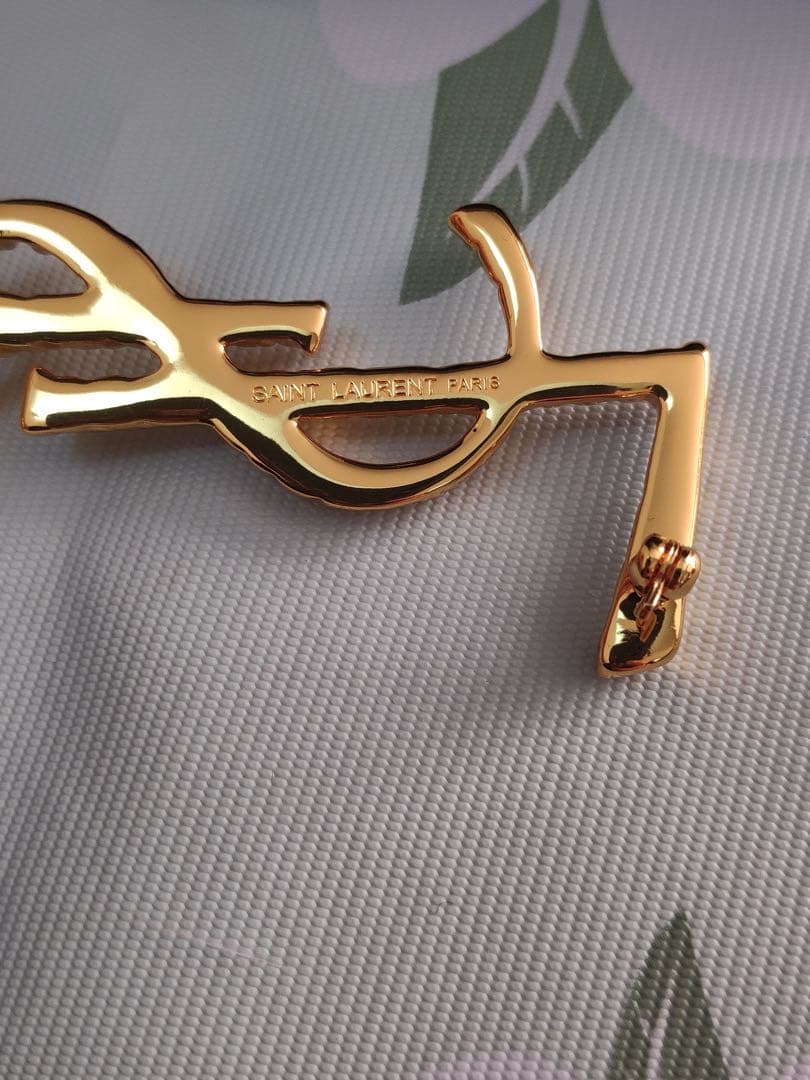 サンローラン カサンドラロゴ オピウム ブローチ ゴールド 超美品