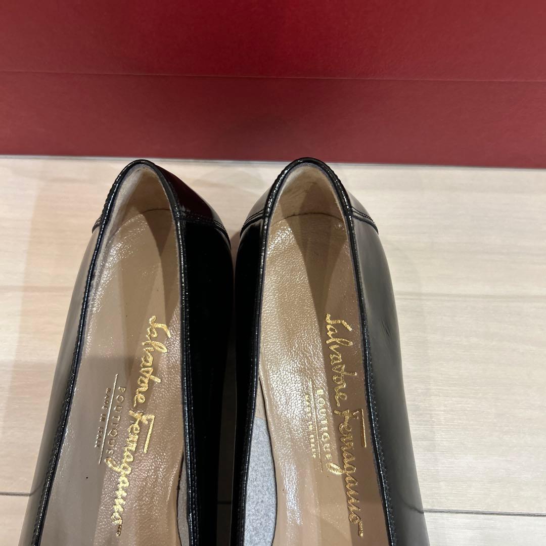 お値下げ　未使用　フェラガモ 71/2C