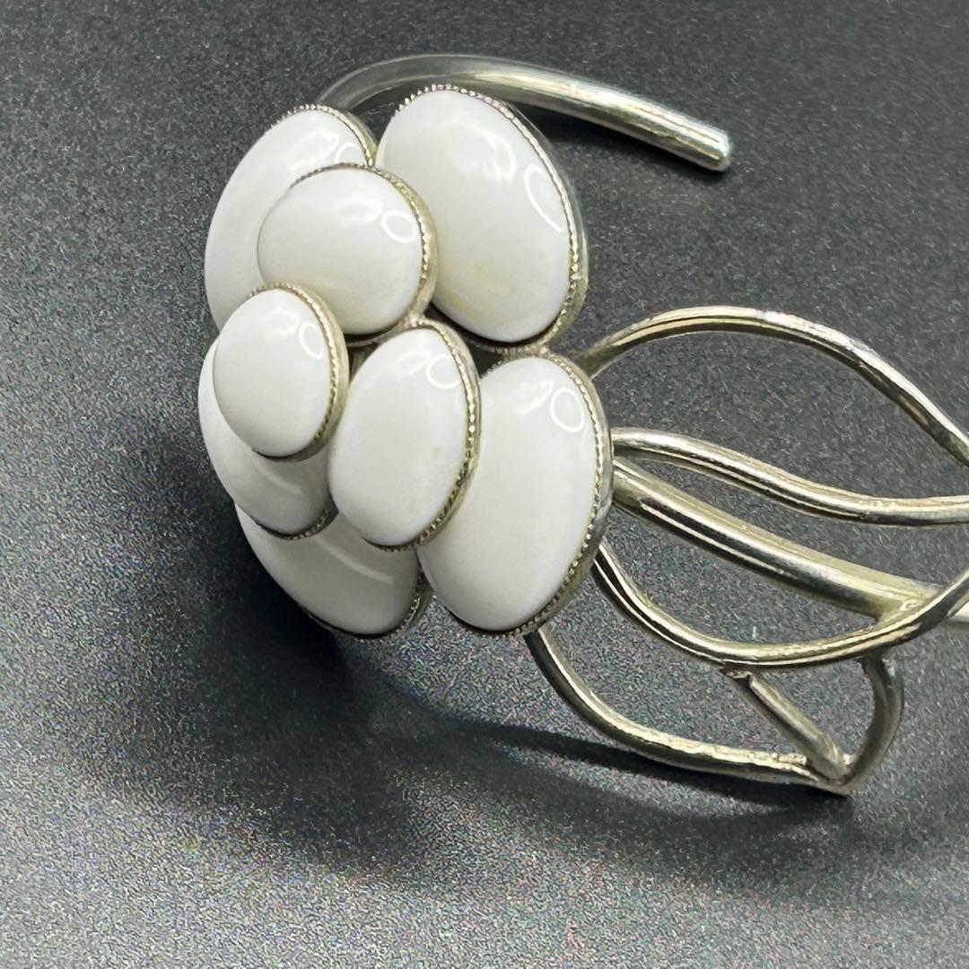 美品✨Philippe Ferrandis ホワイトフラワーモチーフブレスレット