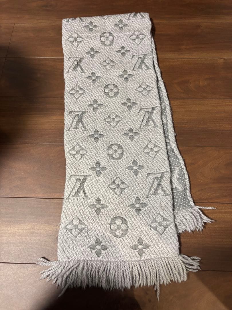 LOUIS VUITTON ルイヴィトン グレー ロゴパターンマフラー フリンジ
