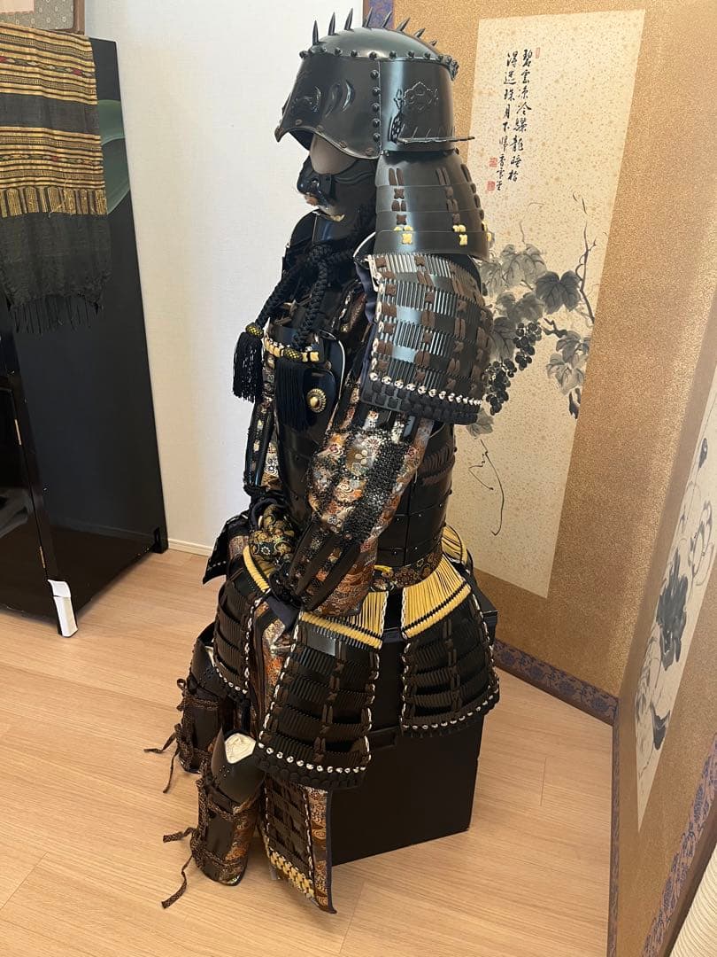 美品！鎧兜 大鎧 等身大一式 雑賀衆 鎧櫃、鎧台付き - メルカリ