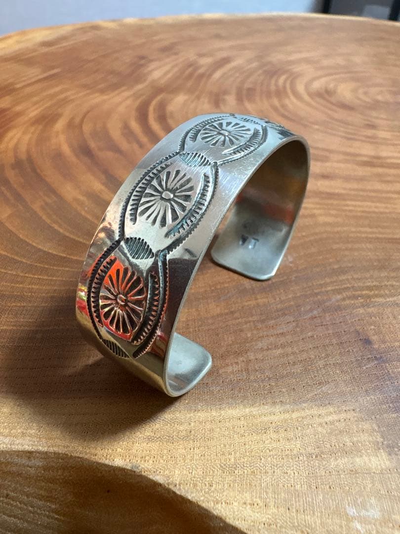 ナバホ族 シルバーバングル VT刻印 Velma Trujillo Navajo - メルカリ