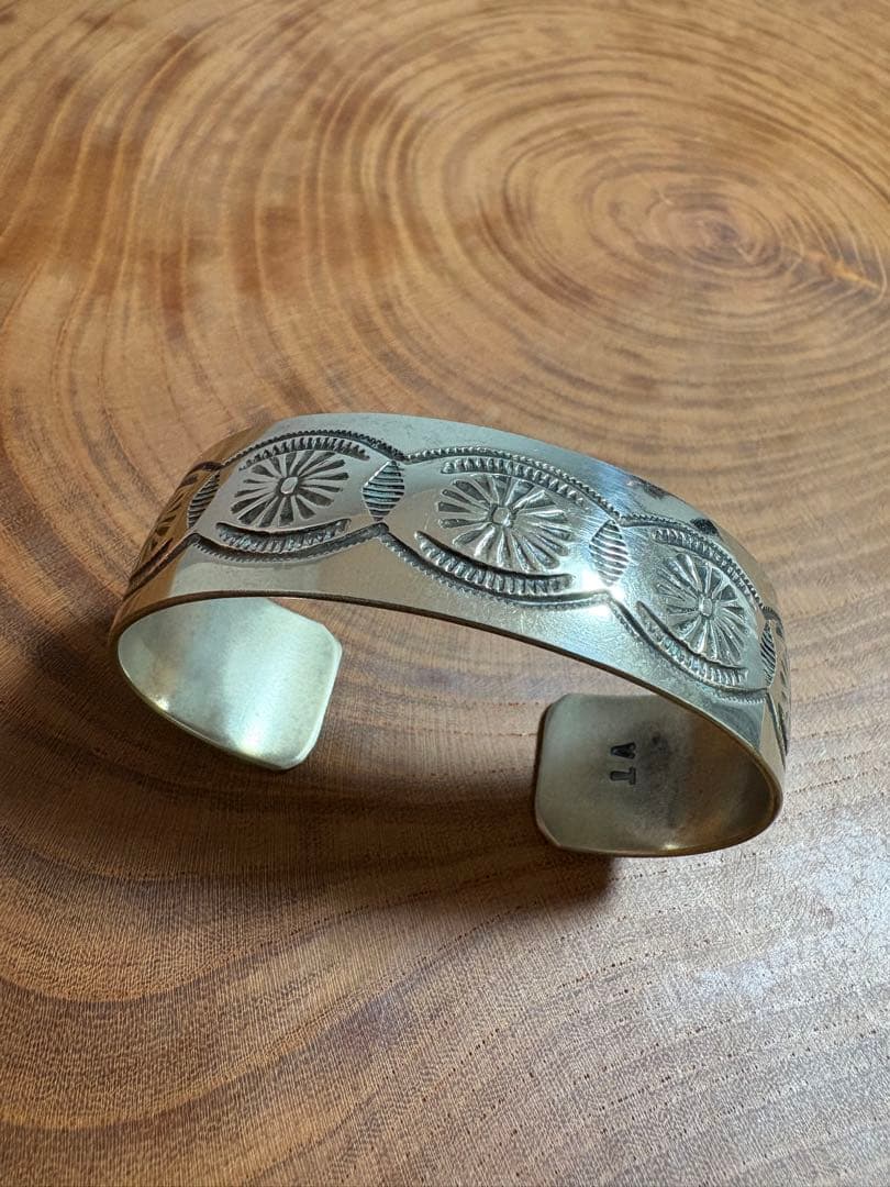 ナバホ族 シルバーバングル VT刻印 Velma Trujillo Navajo - メルカリ