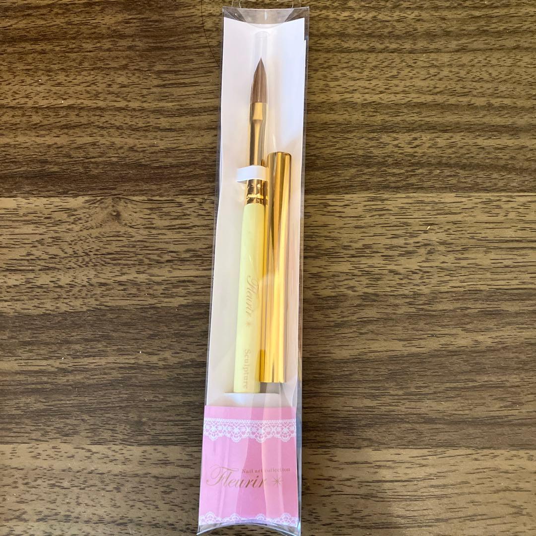 フルーリア　スカルプチュアブラシ　イエロー フルーリアスカルプチュアブラシイエロー / ディーナジェル（DnaGel