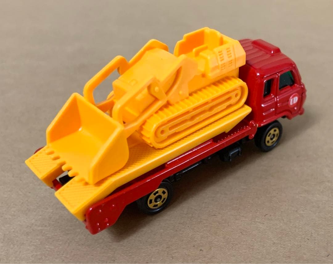 赤箱 トミカ56 UD コンドル ブルドーザキャリア 日本製 - メルカリ