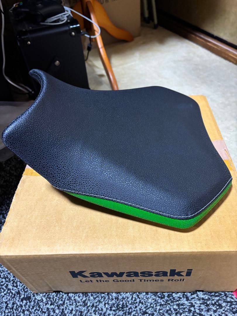 ZH2 SE純正シート ブラック シート エルゴノミックデザイン - メルカリ