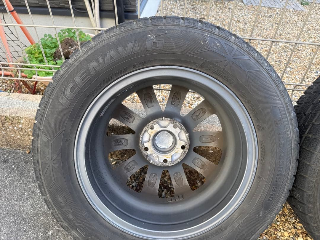 スタッドレスタイヤ　195/65/R15 アイスナビ①