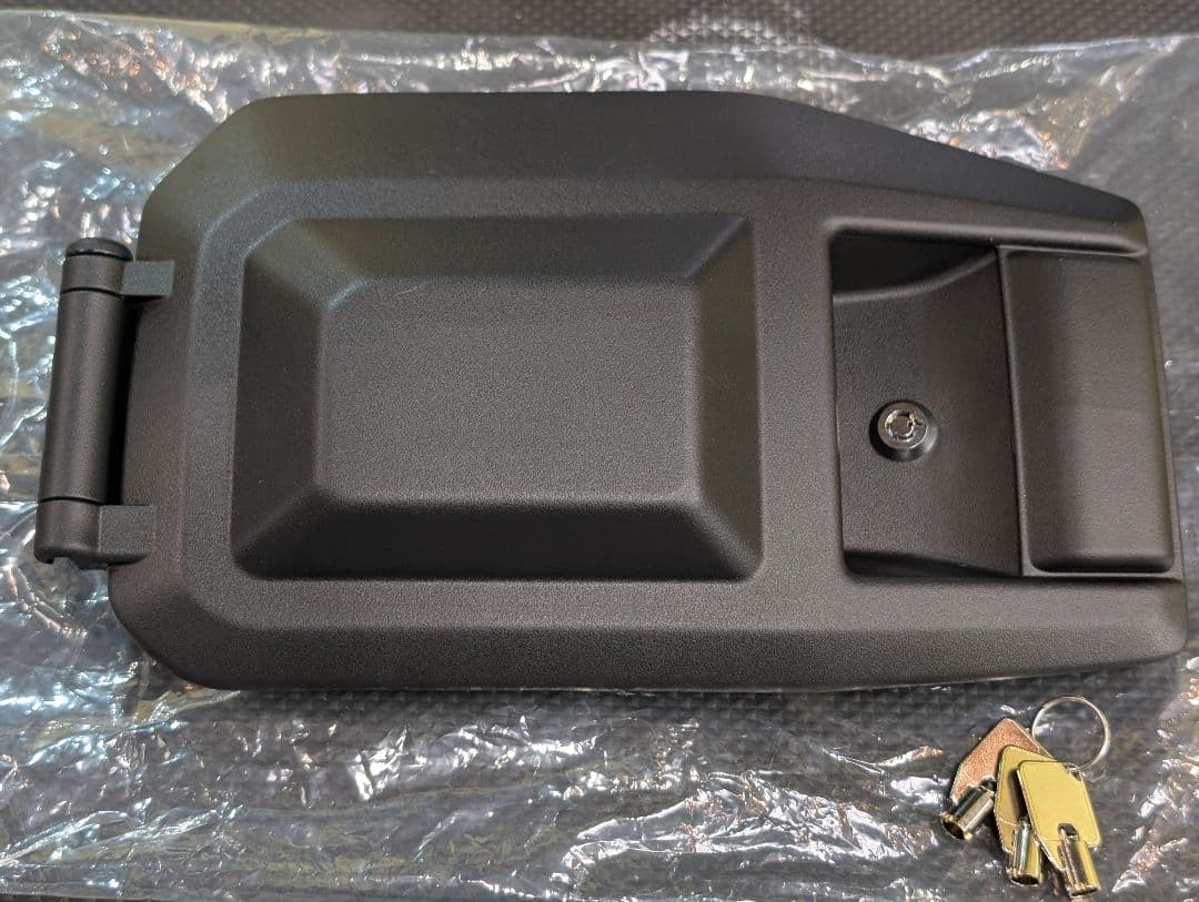 あ*い様 ランクル70再再販(GDJ76W) 尿素リッドカバー 鍵付き加工 ランクル