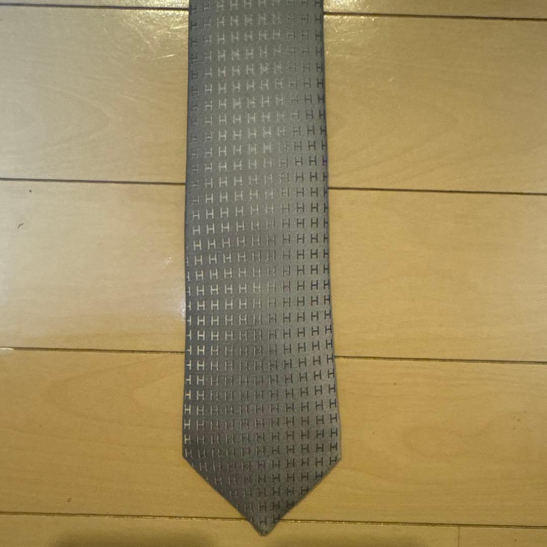 HERMES グレー Hマーク ネクタイ HERMES エルメス ネクタイ Hロゴ ネクタイ FACONNEE H トゥルティール