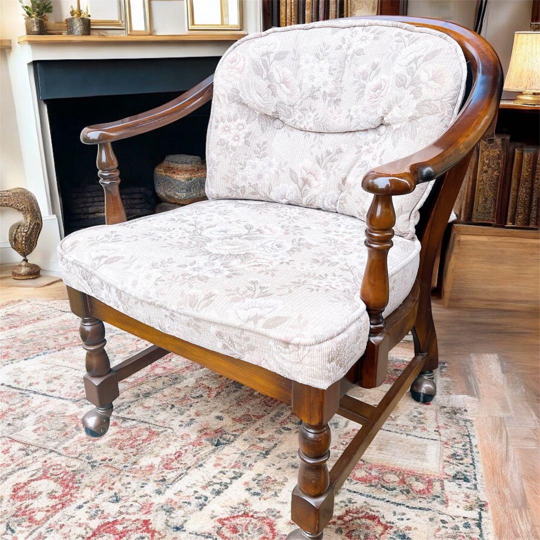 カリモク家具 アームチェア 花柄 クッション付き 回転キャスター付き