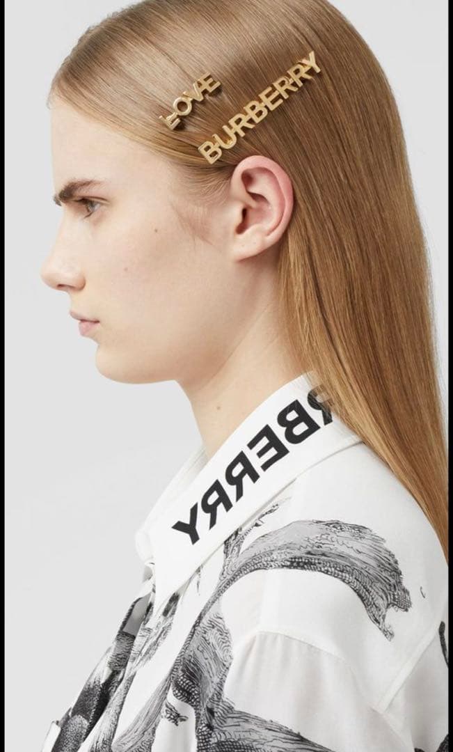 BURBERRY LOVE ヘアピン ゴールド ヘアアクセ バーバリー