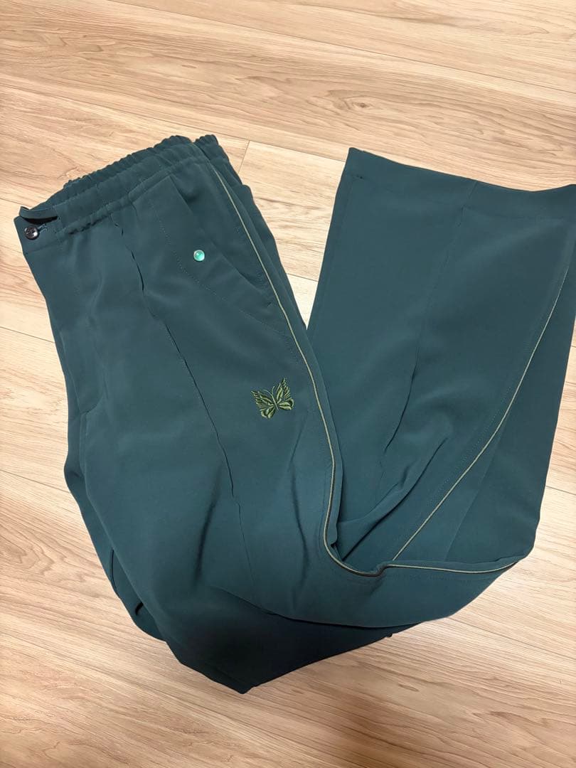 Needles ダークグリーン フレアパンツ M 中古・古着通販】Needles (ニードルズ) フレアパンツ グリーン サイズ