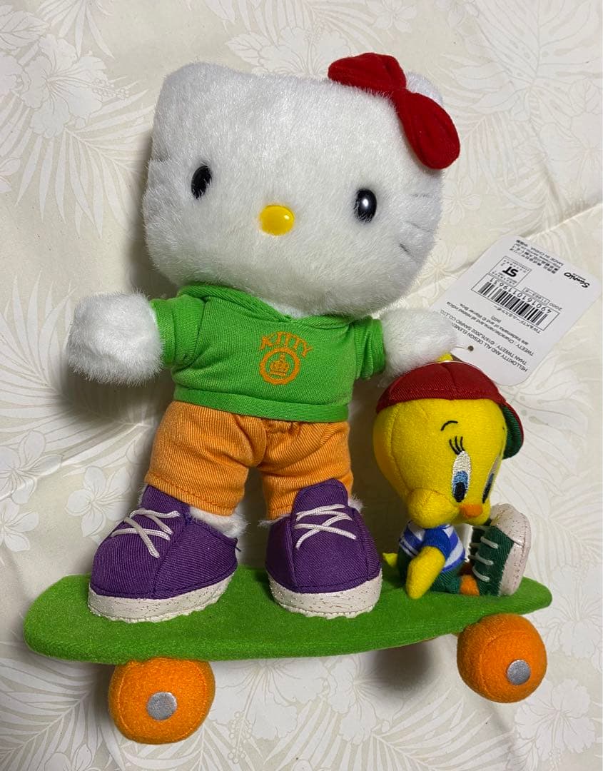 サンリオ　ハローキティ&トゥイーティー　コラボ　ぬいぐるみ　スケボー Amazon.co.jp: サンリオ(SANRIO) マスコットホルダー(スケボー) ハロー