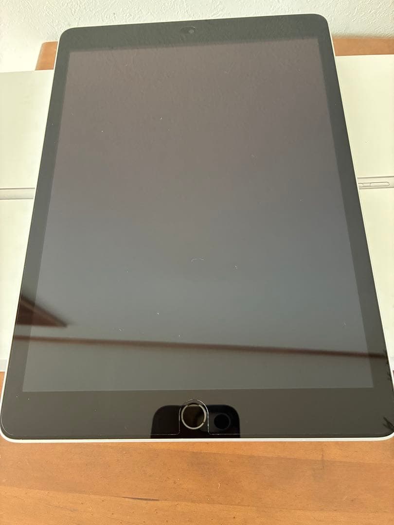 Apple iPad 第９世代　Wi-Fi 64GB シルバー Refurbished iPad Wi-Fi 64GB - Silver (9th Generation) - Apple