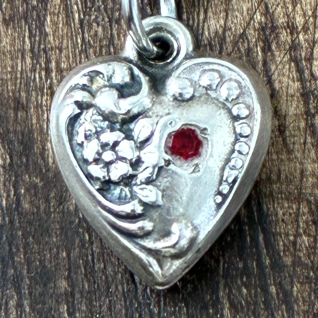 スウィートハートジュエリー勿忘草 レッドストーン シルバー