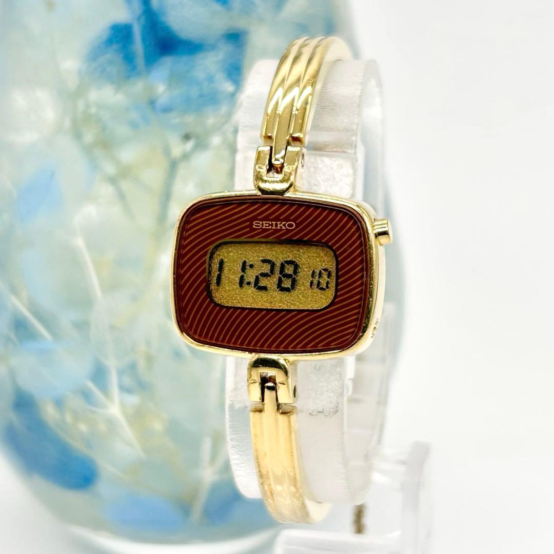 SEIKO セイコー SGP L221-4090 ヴィンテージ デジタル 腕時計 SEIKO（セイコー） クロノグラフ アラビア数字文字盤 （海外モデル