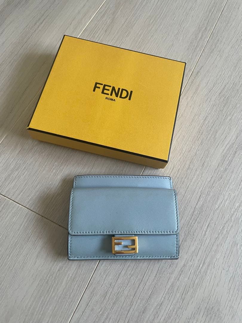 FENDI 財布 フェンディ FENDI FFダイヤモンド エンボスプリント 折り財布 8M0508