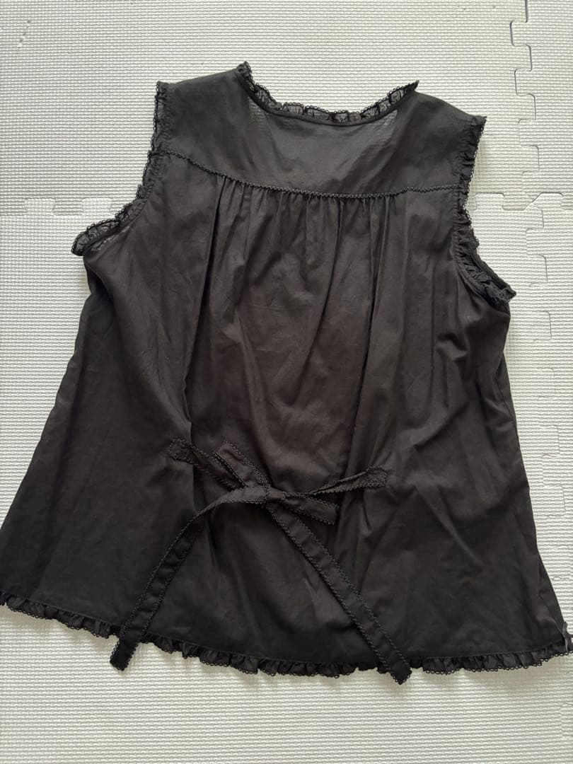 ピンクハウス ミモザモチーフ刺繍ベスト 黒