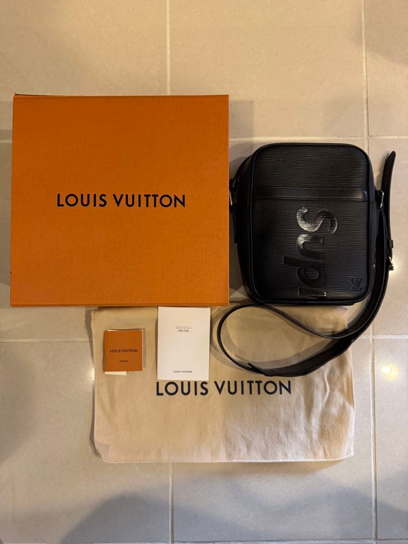 ルイヴィトン シュプリーム ダヌーブPM ショルダーバッグ エピ ブラック　美品 ルイ・ヴィトン(LOUIS VUITTON)ルイ・ヴィトン LOUIS VUITTON