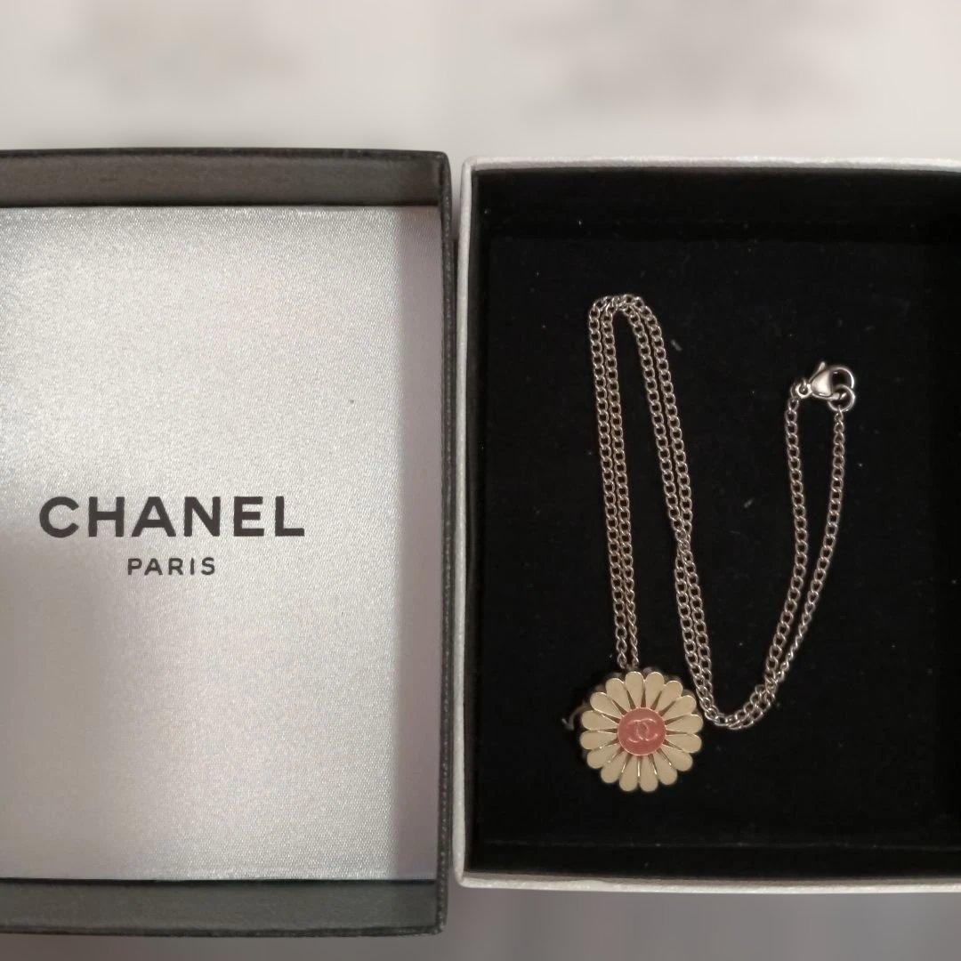 CHANEL フラワーモチーフ ネックレス - メルカリ