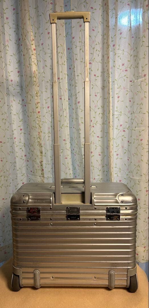 リモワ パイロット トロリー 2輪 カナダ製 - メルカリ