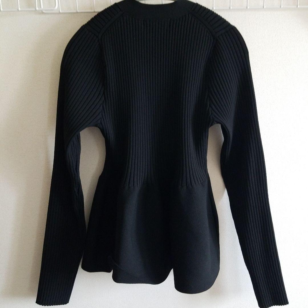 スローブイエナ Vネックペプラムカーディガン 完売品 - メルカリ