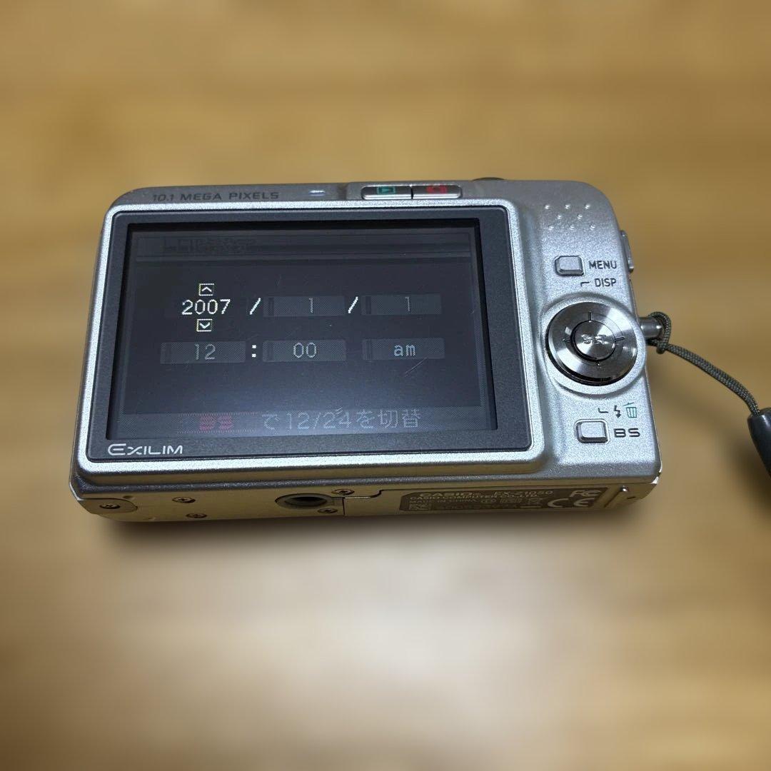 カシオ CASIO EXILIM EX-Z1050 シルバー ポーチ付