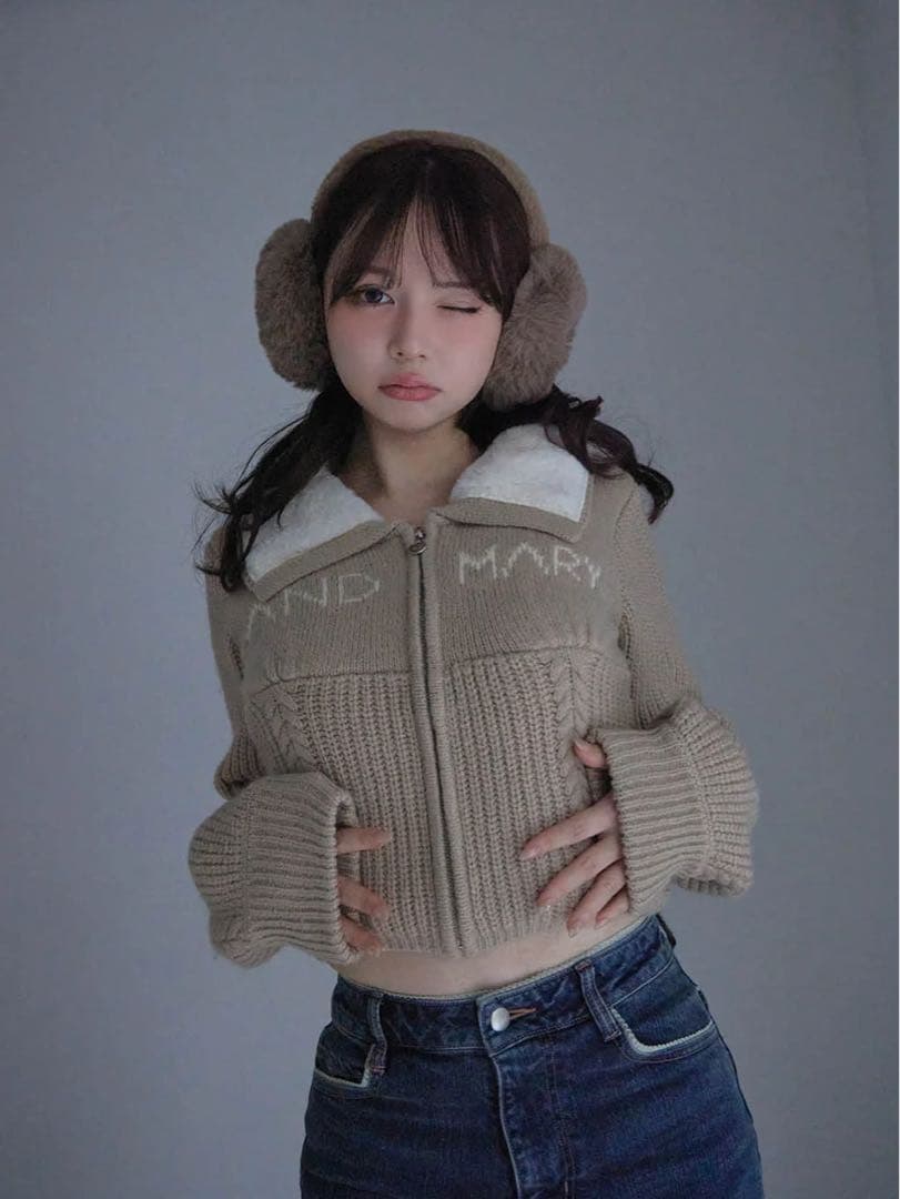 Mary logo zip tops beige ♡ andmary - メルカリ