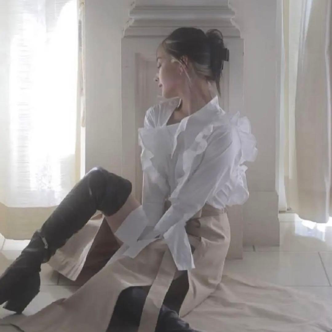 MELT THE LADY ボタンフリルブラウス - メルカリ