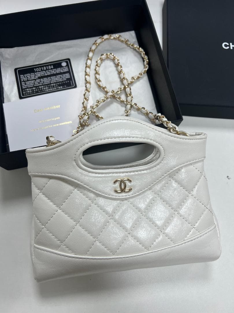 顧客限定✨非売品 cHaNeL✨ホワイト キルティングバッグ - メルカリ