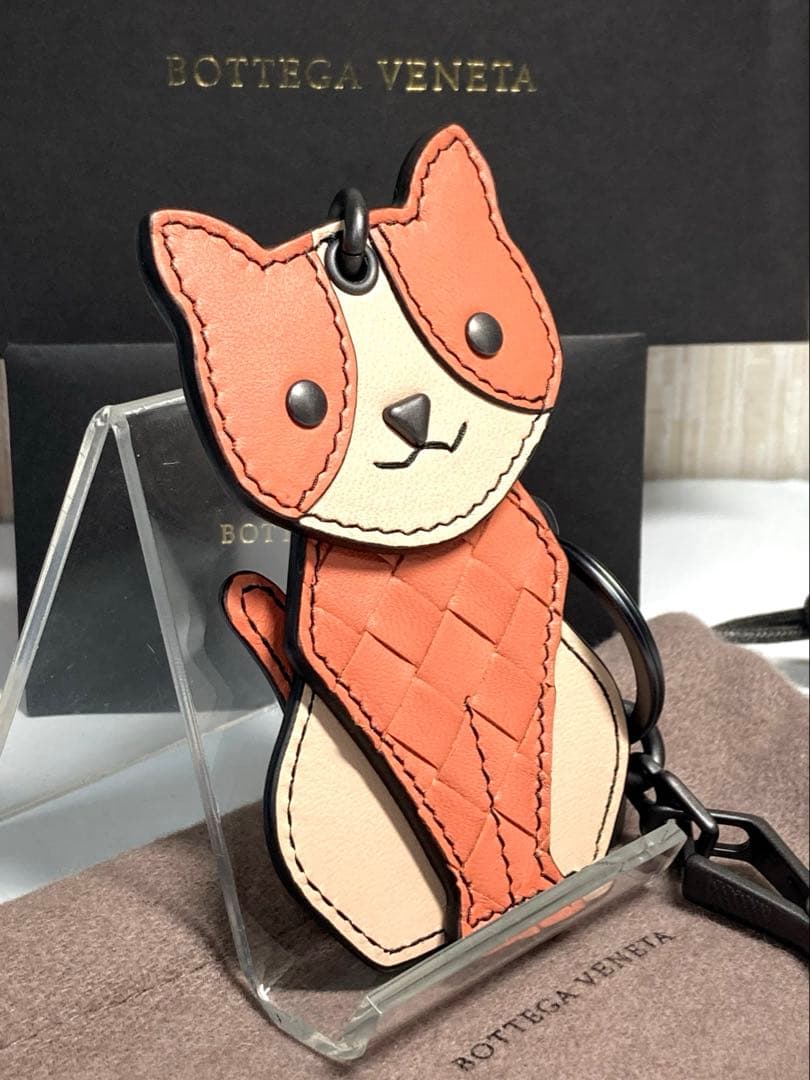 美品　ボッテガヴェネタ　レザー　猫　キャット　キーホルダー　チャーム　箱付き Oggi掲載】BOTTEGA VENETA◇ナッパレザー キャットチャーム 猫