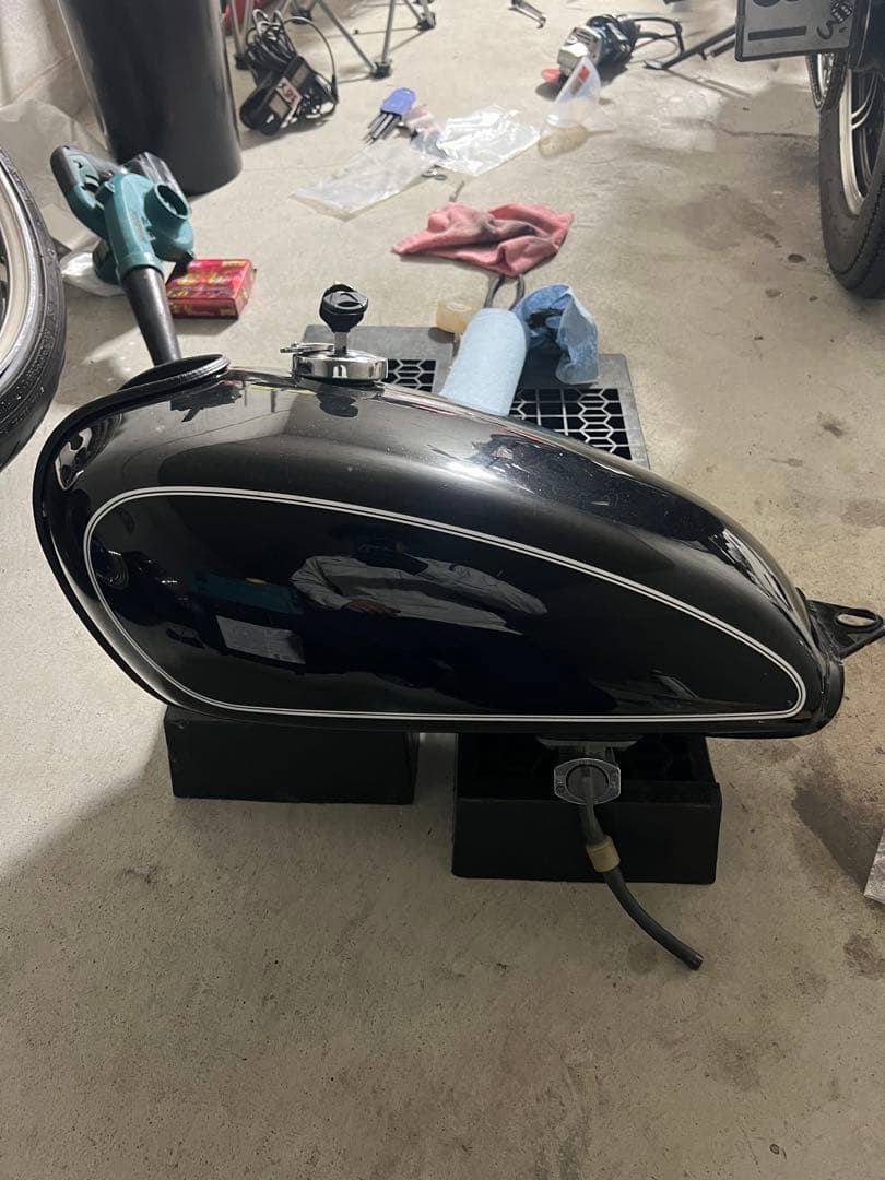 SR400 純正タンク？ 1箇所凹み有 - メルカリ