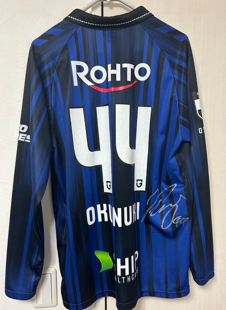 ガンバ大阪】長袖ユニフォームO-XO奥抜44 サイン入り - メルカリ