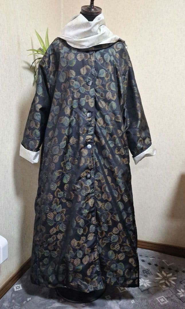 着物リメイク　リバーシブルコート　白大島紬×黒大島紬　モノトーン 着物リメイク リバーシブルコート 大島紬 FREE SIZE｜Yahoo!フリマ（旧