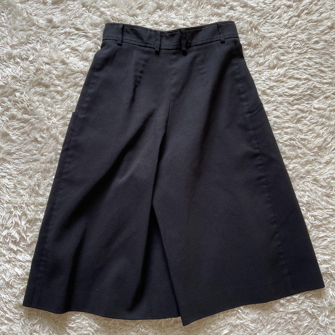 近年 美品 フェラガモ コットンシルクハーフパンツ タック 膝下丈 38M