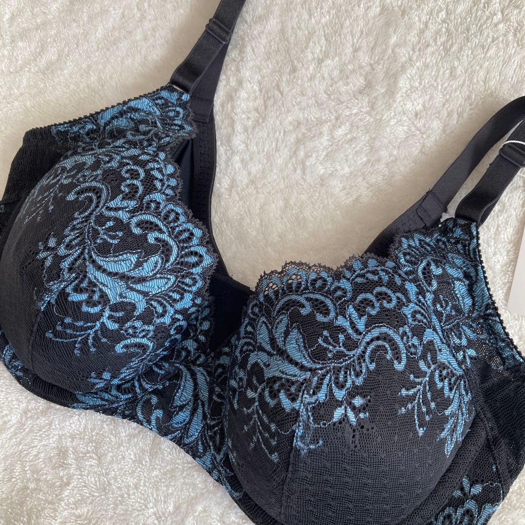 匿名配送 MARUKO マルコ背中 すっきりつつまれ美乳ブラ C70 新品