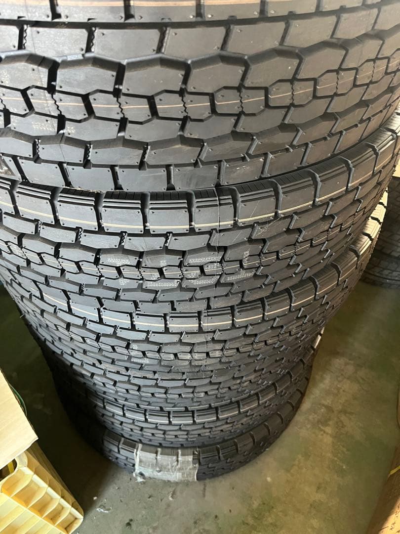 225/80R17.5 M646 新品2022年ミックス　スポンジボブ ④ TOYO TIRES（トーヨータイヤ） 225/80R17.5 123/122J M626 ミックス溝
