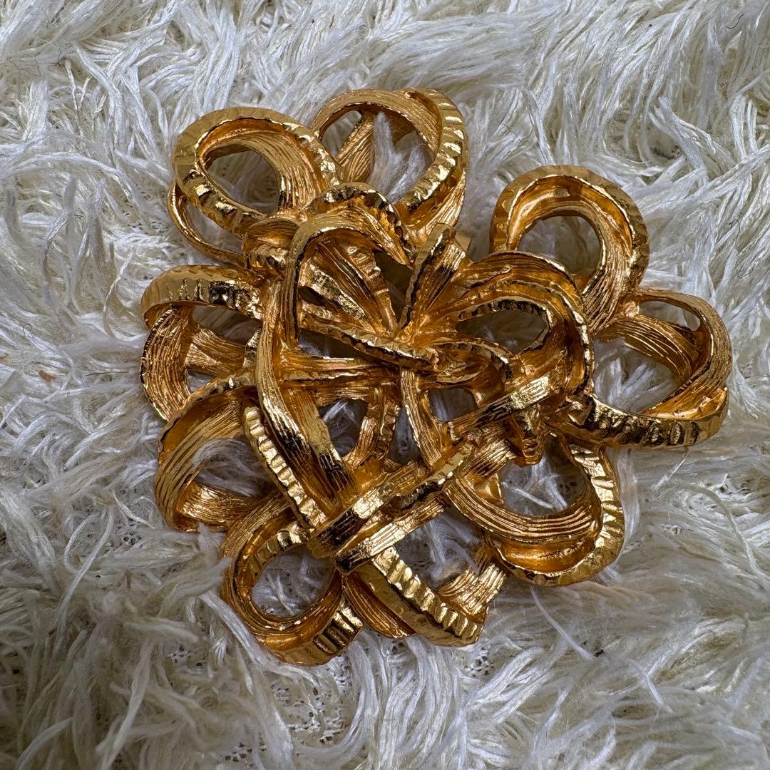 クリスチャンラクロワ　ハート　デザイン　ブローチ Christian Lacroix Giant Heart Brooch (item #1453241)