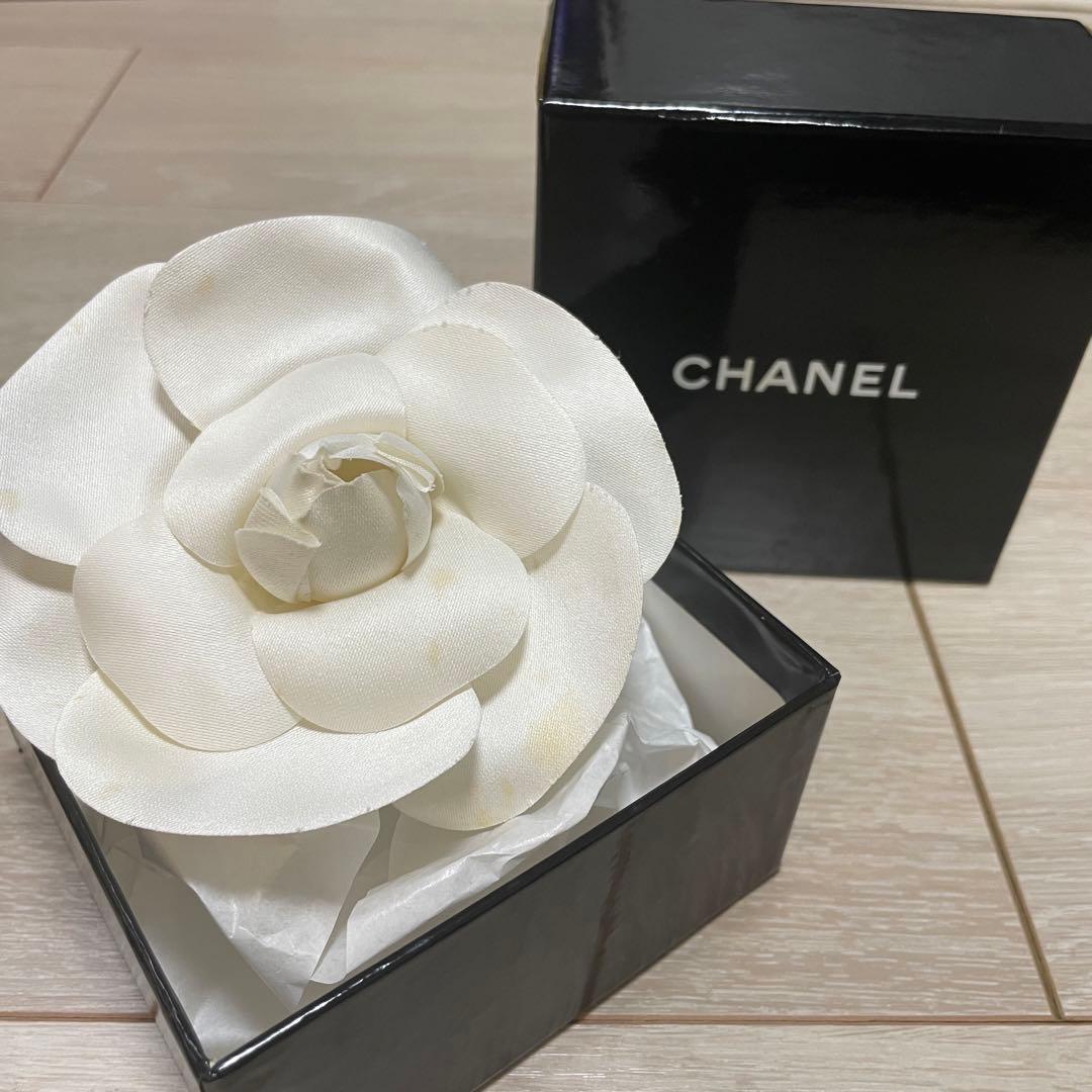 CHANEL シャネル カメリアコサージュ - メルカリ