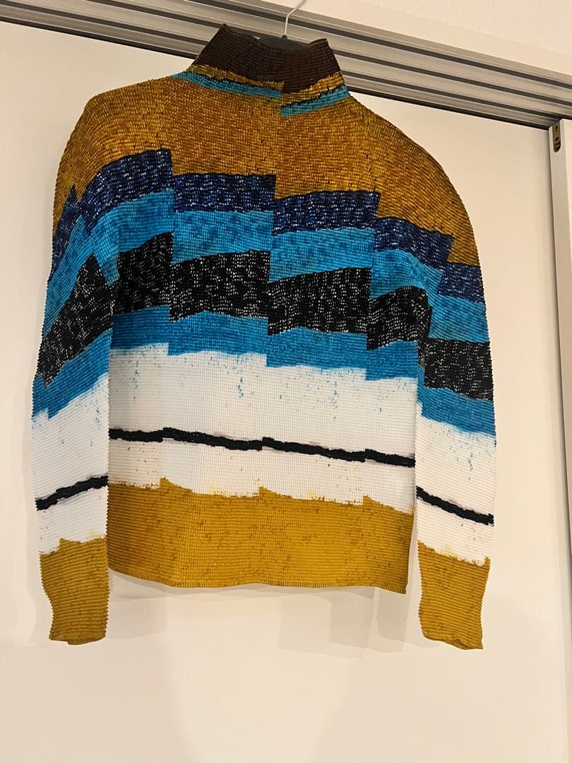 22SS me ISSEY MIYAKE ミー イッセイミヤケ 長袖 me ISSEY MIYAKE、喜怒哀楽を表現したストレッチプリーツ新アイテムを