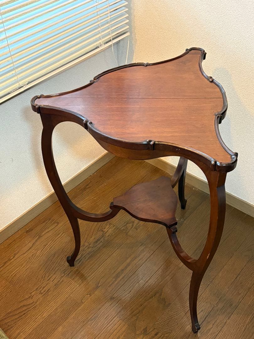 配送or引き取り］木製三角形テーブル アンティーク