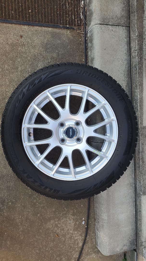 アルミ付きスタッドレスタイヤ バリ山 バラ販売 185/60R15 4穴 - メルカリ