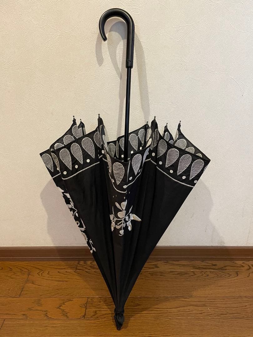 ANNA SUI アナ・スイ 刺繍パゴダ日傘 - メルカリ