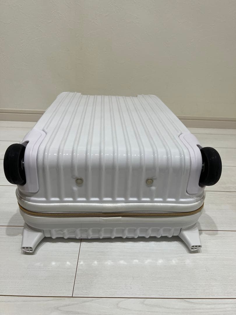 muta ムータ スーツケース キャリーケース ホワイト 32L - メルカリ