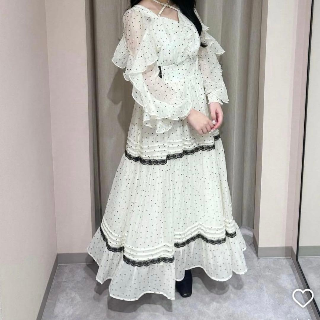 アンミール ダブルタックフレアドットワンピース オフホワイト anmile