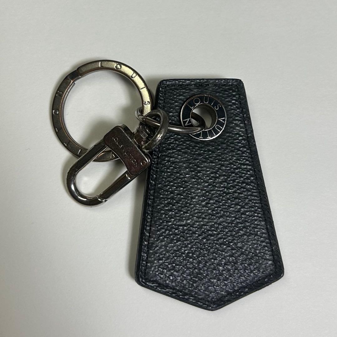 Louis Vuitton ブラックレザー キーホルダー イニシャル入り - メルカリ