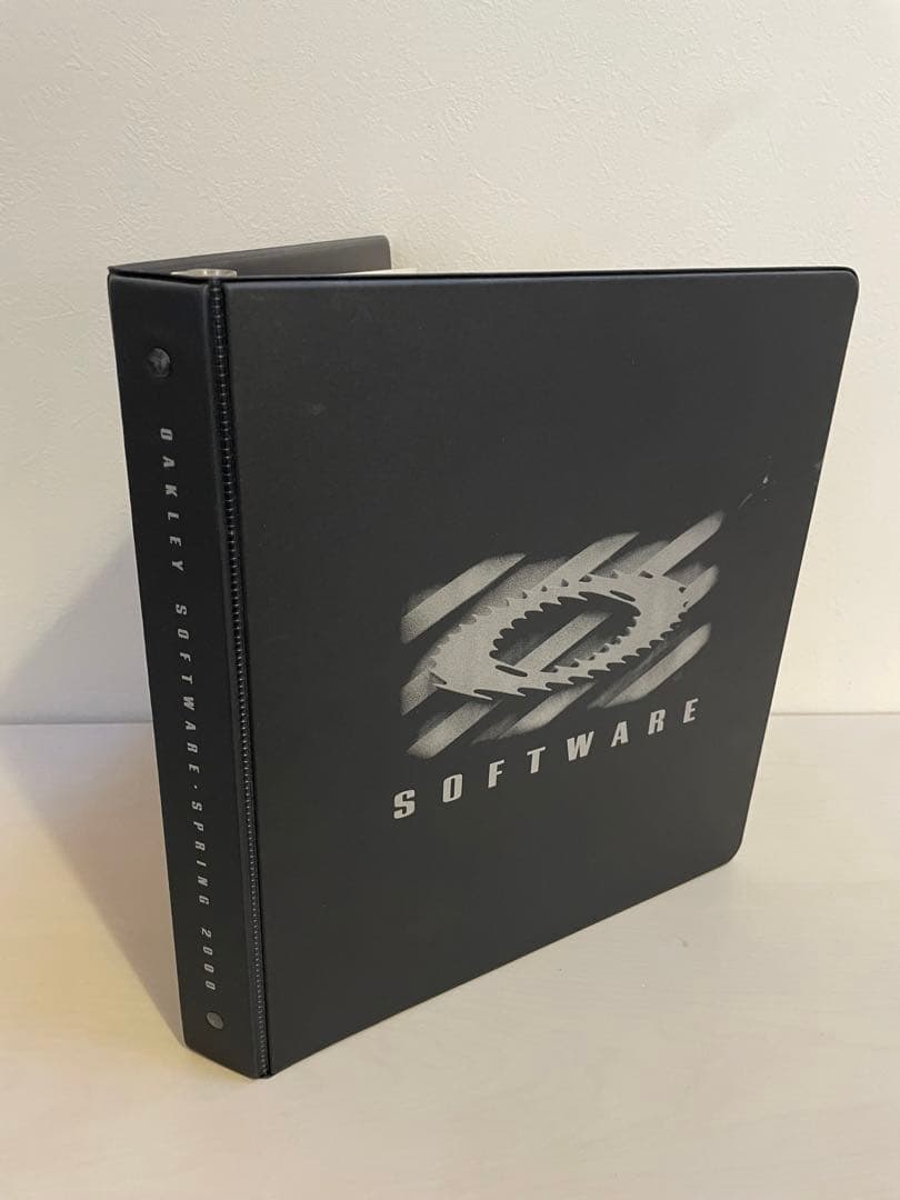 さ*こ様 OAKLEY オークリー 非売品 セールスマン用カタログ - メルカリ