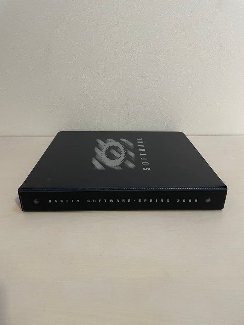 さ*こ様 OAKLEY オークリー 非売品 セールスマン用カタログ - メルカリ