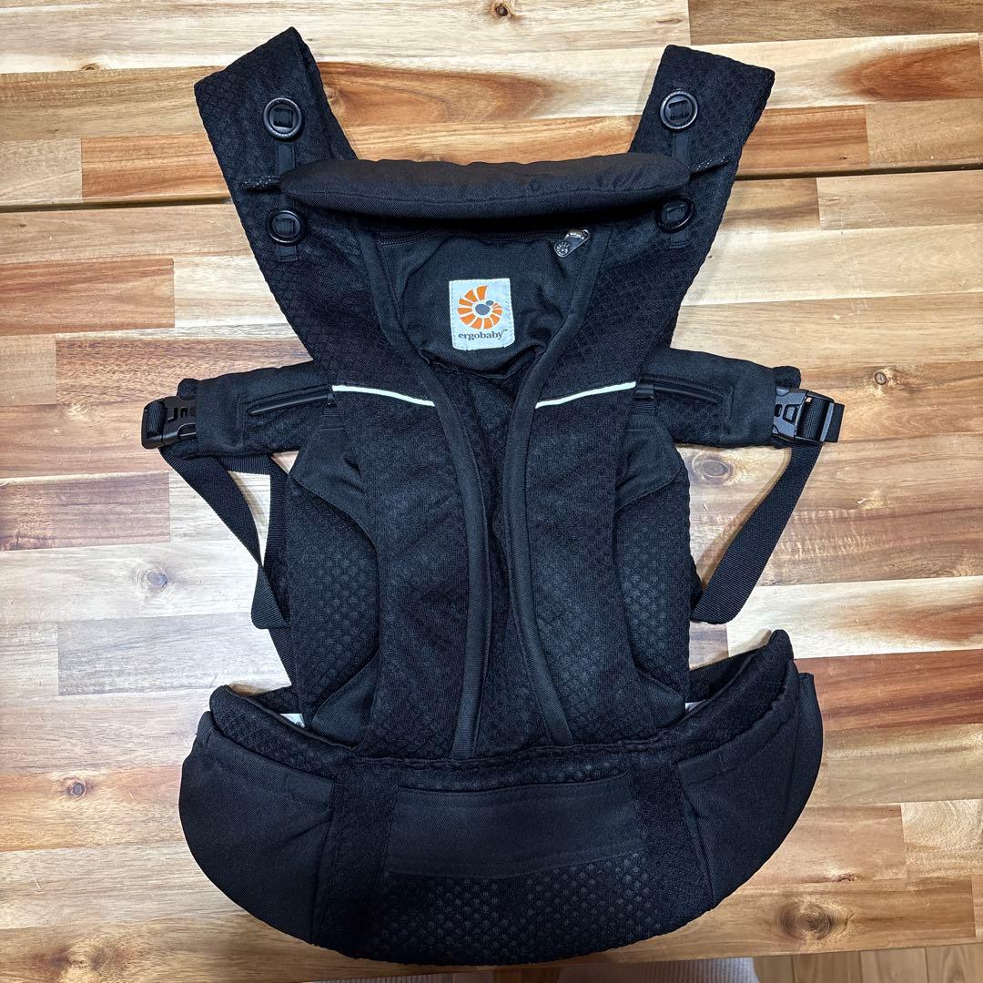 エルゴベビー　オムニブリーズ　抱っこ紐　ブラック OMNI Breeze / オニキスブラック | エルゴベビー オンラインストア